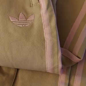 ✅Make an offer!✅ Adidas (2004 Limited Edition)